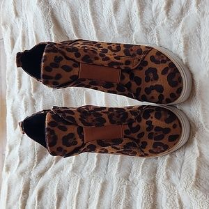 WOMEN'S 7.5 (40) TIGER PRINT ZIP-UP ANKLE BOOTS NWOT.
